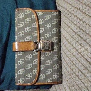 Dooney & Bourke wallet